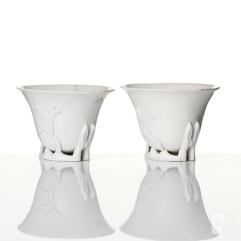 A blanc de chine vase and three cups, - 图6
